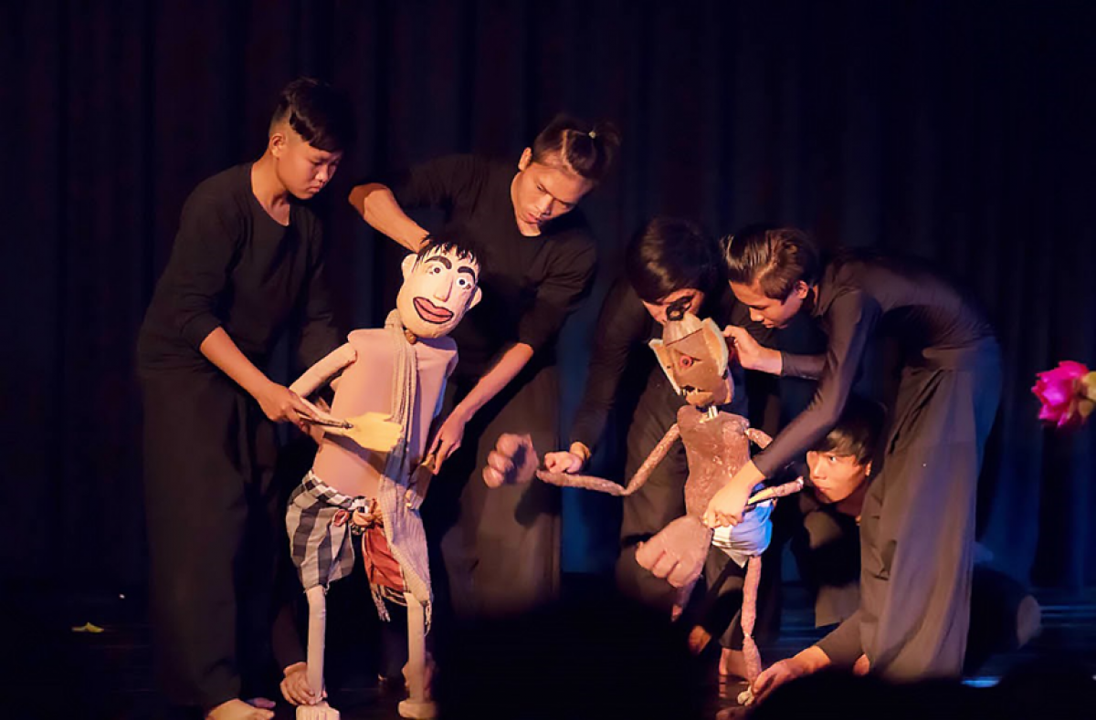 ສອນຄົນຫູໜວກ  ກາຍເປັນນັກສະແດງ