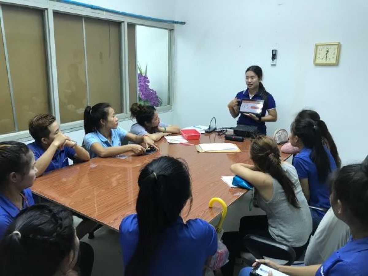 ສ້າງຄວາມເຂັ້ມແຂງໃຫ້ແກ່ບັນດາແມ່ຍິງທີ່ດ້ອຍໂອກາດໃນນະຄອນຫຼວງ ໂດຍອີງໃສ່ແມ່ຍິງທີ່ເຮັດວຽກຢູ່ໃນໂຮງງານເປັນຫຼັກ